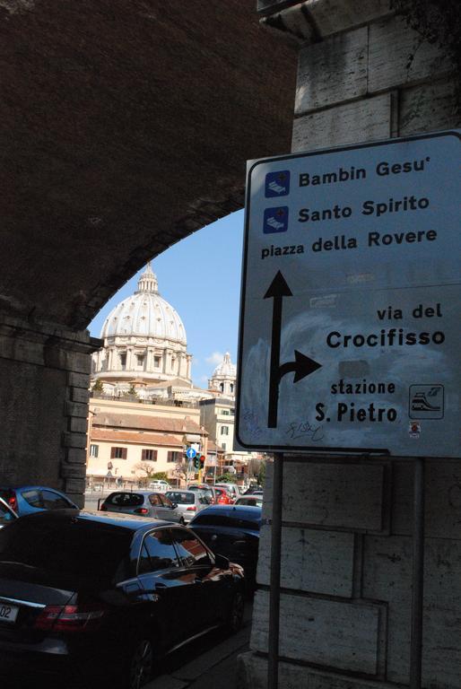 Di Fronte Alla Cupola Roma Exterior foto