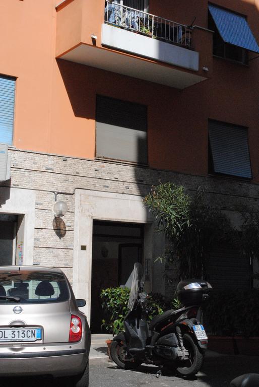Di Fronte Alla Cupola Roma Exterior foto